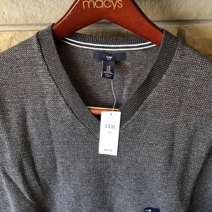 Gap Gray V-Neck Sweater. Size M NWT